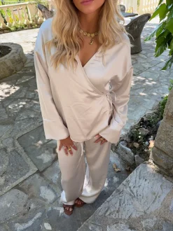 Rianah satin bluse med bindebånd - Hvid