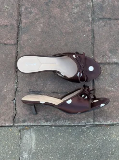 Rosita hæle med polkaprikker - Brun/hvid
