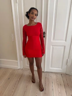 Salline kjole med blonder - Rød