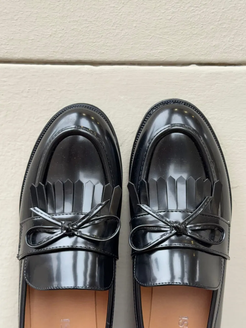 Samia loafers med detaljer - Sort