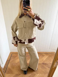Scandivv denimjakke med koprint - Beige/brun/hvid