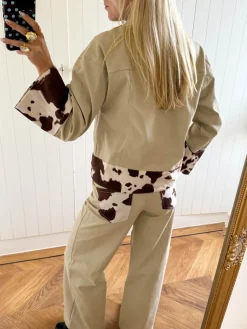 Scandivv denimjakke med koprint - Beige/brun/hvid
