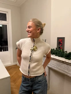 Scandivv kortærmet strik med knapper - Beige/off white