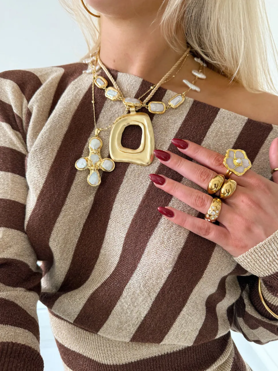 Scandivv tætsiddende bluse med glitter - Brun/guld