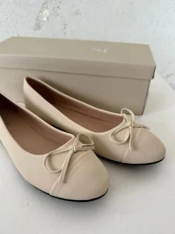 Segovia ballerina sko med sløjfe - Off white