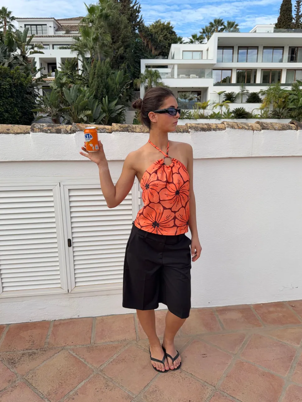 Sibilia top med blomster - Orange/sort