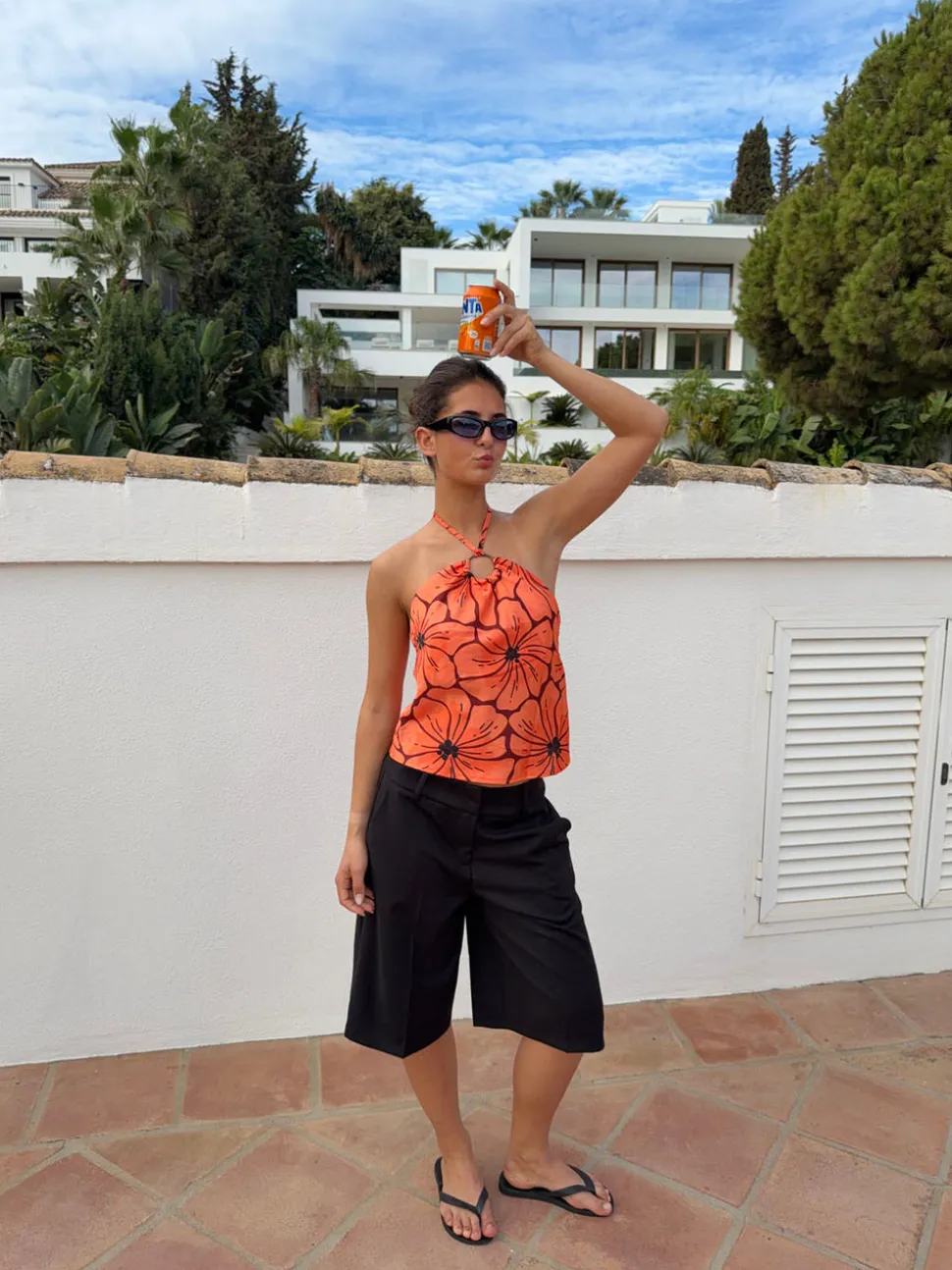 Sibilia top med blomster - Orange/sort