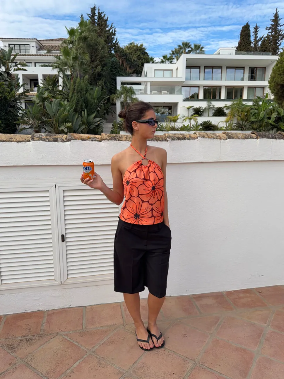 Sibilia top med blomster - Orange/sort