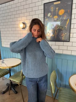 Silkeline striktrøje med høj hals - Blå/navy