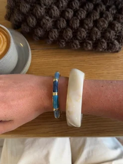 Sola armbånd med striber - Blå nuancer