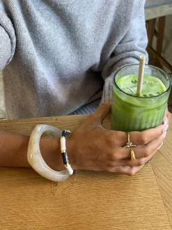 Sola armbånd med striber - Sort/hvid