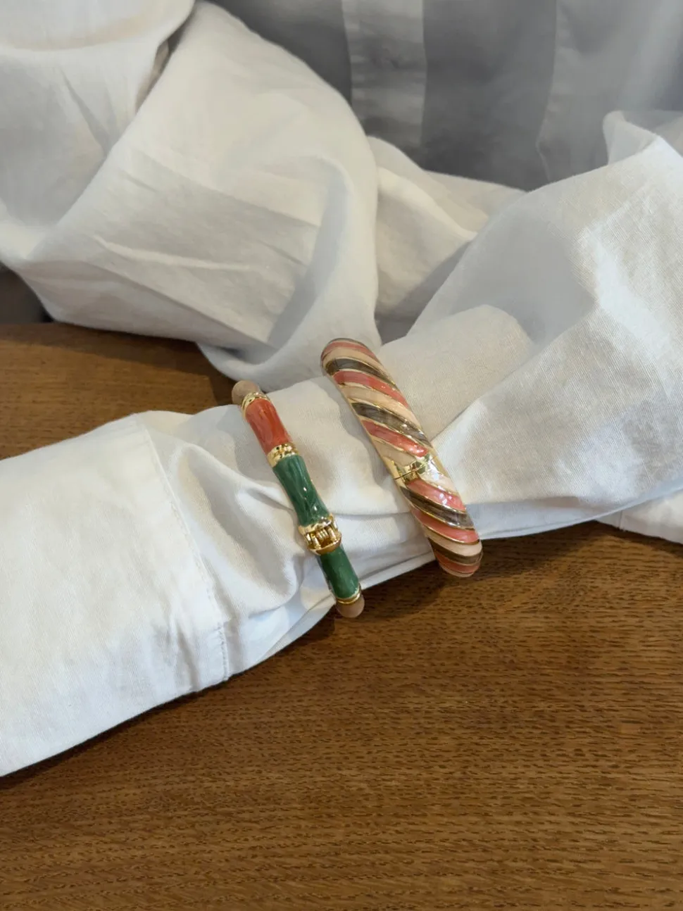 Sola armbånd med striber - Grøn/off white/brun/guld