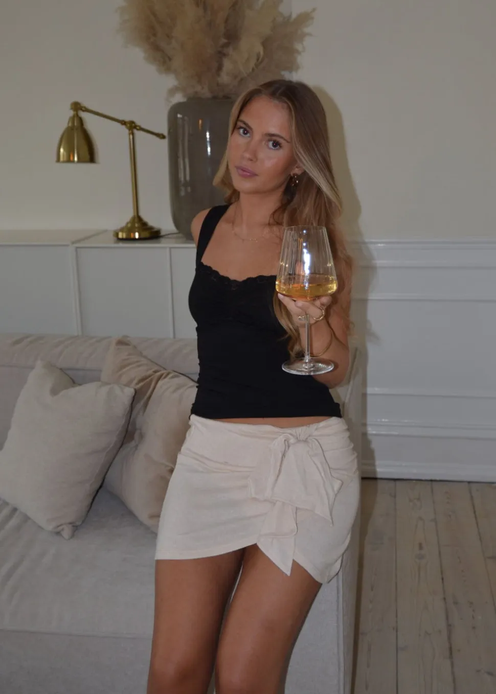 Stassy mininederdel med bindedetalje - Beige