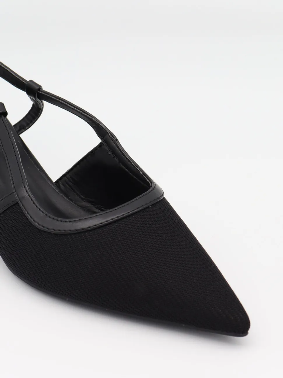 Suzanne slingback hæle med detaljer - Sort
