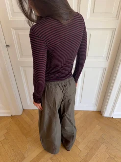 Suzy bluse med striber - Bordeaux og sort