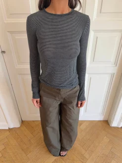 Suzy bluse med striber - Sort og grå