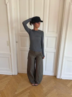 Suzy bluse med striber - Sort og grå