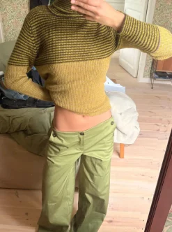 Swela striktrøje med turtleneck - Grøn/brun