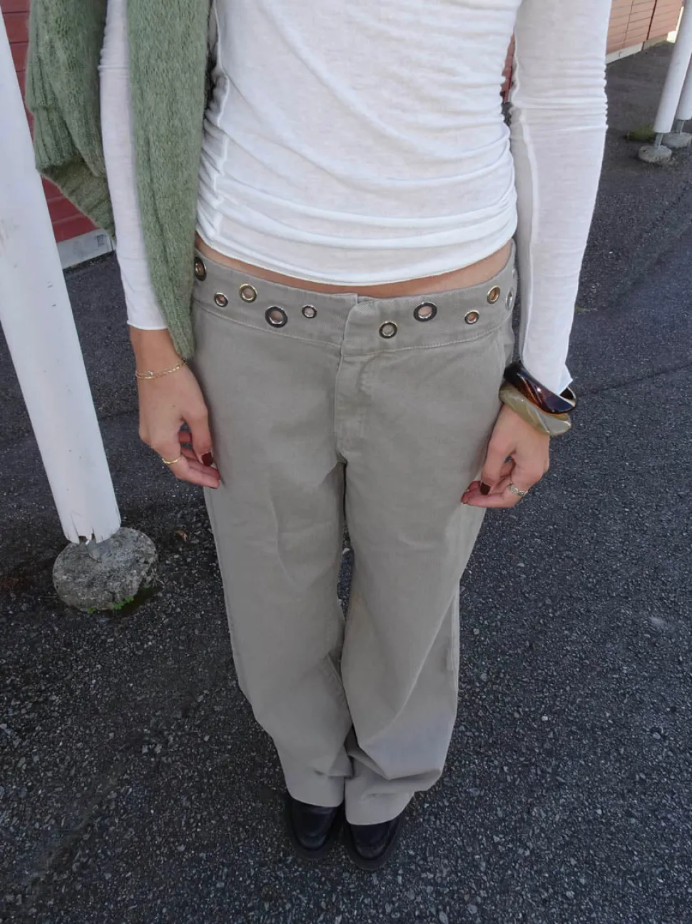 Tanija jeans med ringdetaljer - Beige