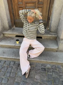Tanija jeans med ringdetaljer - Lyserød