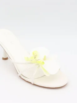 Thaline stiletter med blomsterdetalje - Hvid