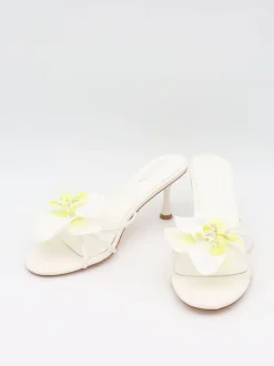 Thaline stiletter med blomsterdetalje - Hvid