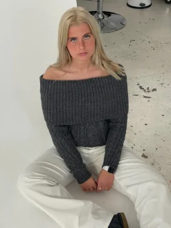Theresa off-shoulder strik - Grå