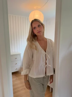 Tuniva bluse med bindedetaljer - Off white