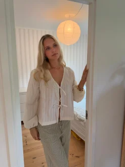Tuniva bluse med bindedetaljer - Off white