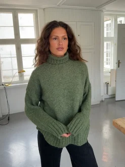 Valdamara oversized striktrøje med turtleneck - Grøn