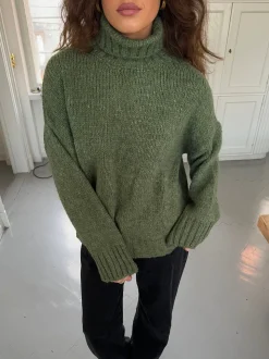 Valdamara oversized striktrøje med turtleneck - Grøn