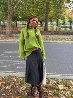 Valdamara oversized striktrøje med turtleneck - Limegrøn
