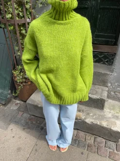 Valdamara oversized striktrøje med turtleneck - Limegrøn
