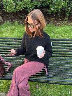 Valdamara oversized striktrøje med turtleneck - Sort