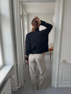 Valdamara oversized striktrøje med turtleneck - Sort