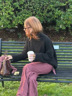 Valdamara oversized striktrøje med turtleneck - Sort
