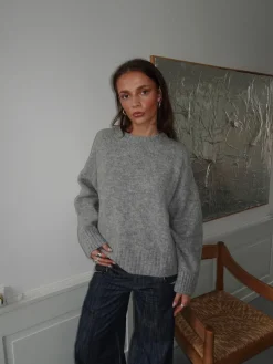 Vicky striktrøje med ribdetaljer - Grå