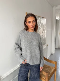 Vicky striktrøje med ribdetaljer - Grå