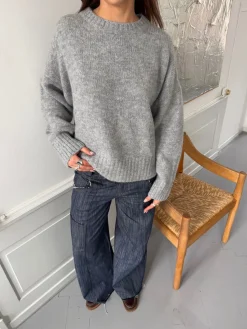 Vicky striktrøje med ribdetaljer - Grå