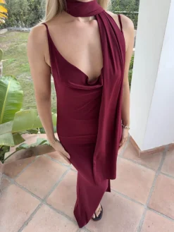 Vinja maxikjole med sjal - Rød/bordeaux