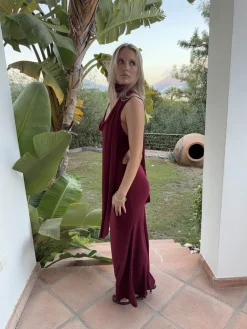 Vinja maxikjole med sjal - Rød/bordeaux