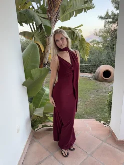 Vinja maxikjole med sjal - Rød/bordeaux