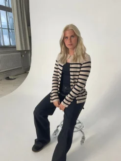 Xenia cardigan med striber - Beige/sort