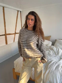 Zeya striktrøje med striber - Hvid/taupe